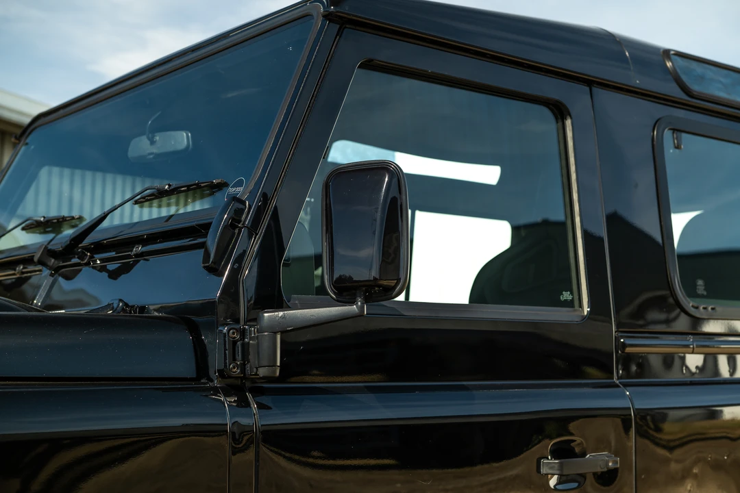 2015 Land Rover Defender 90 - Image 23 of 31