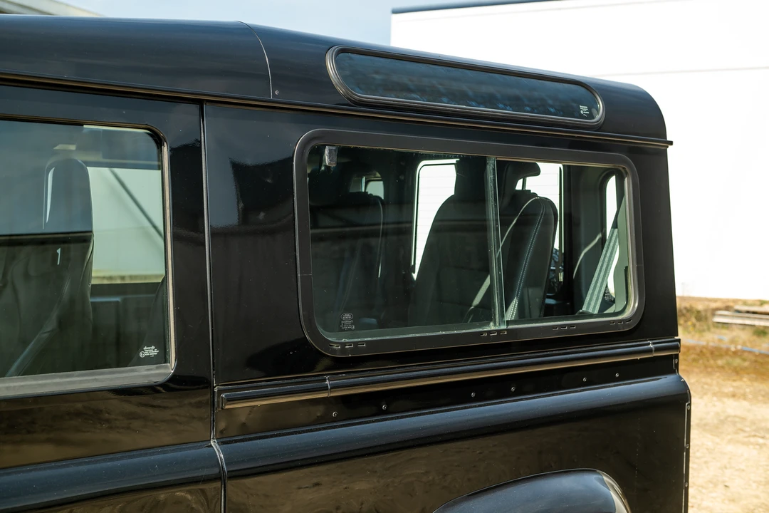 2015 Land Rover Defender 90 - Image 26 of 31