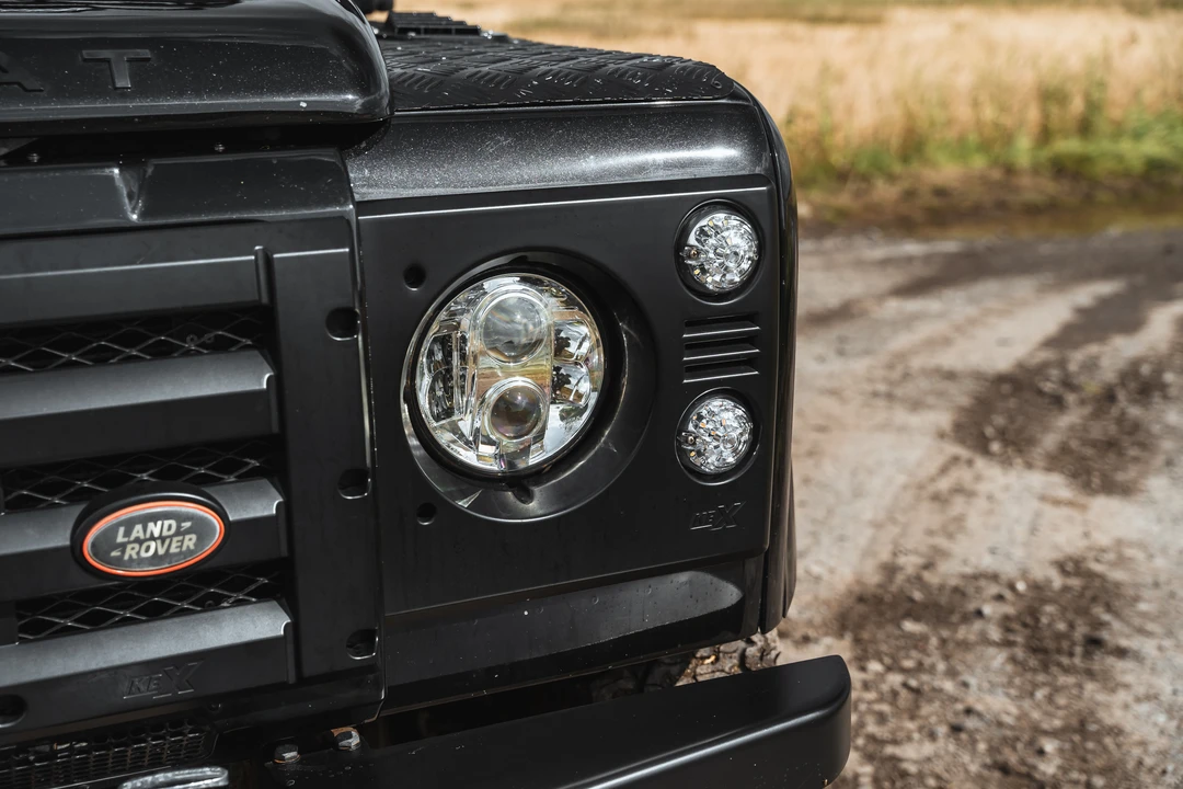 2015 Land Rover Defender 90 - Image 16 of 31