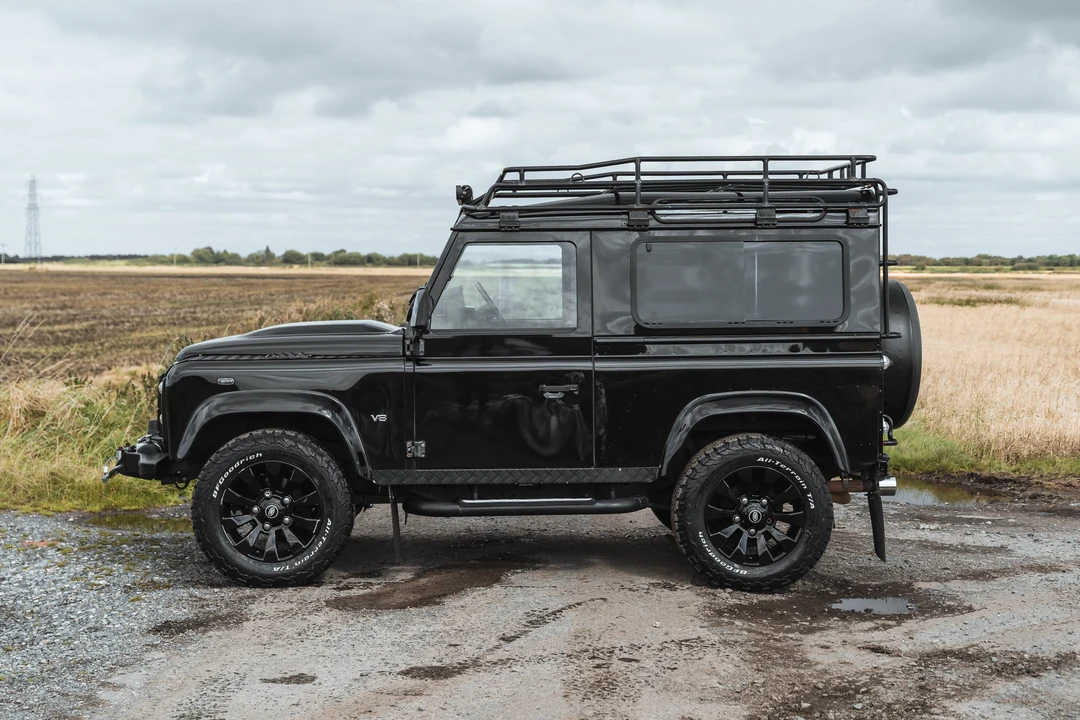 2015 Land Rover Defender 90 - Image 4 of 31
