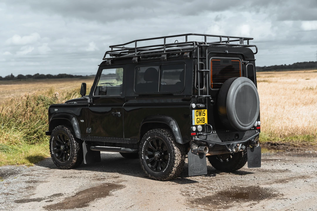 2015 Land Rover Defender 90 - Image 5 of 31