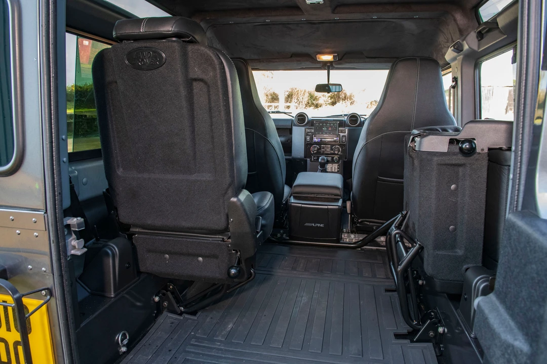 2015 Land Rover Defender 90 - Image 14 of 19