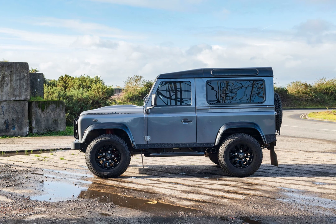 2015 Land Rover Defender 90 - Image 2 of 19