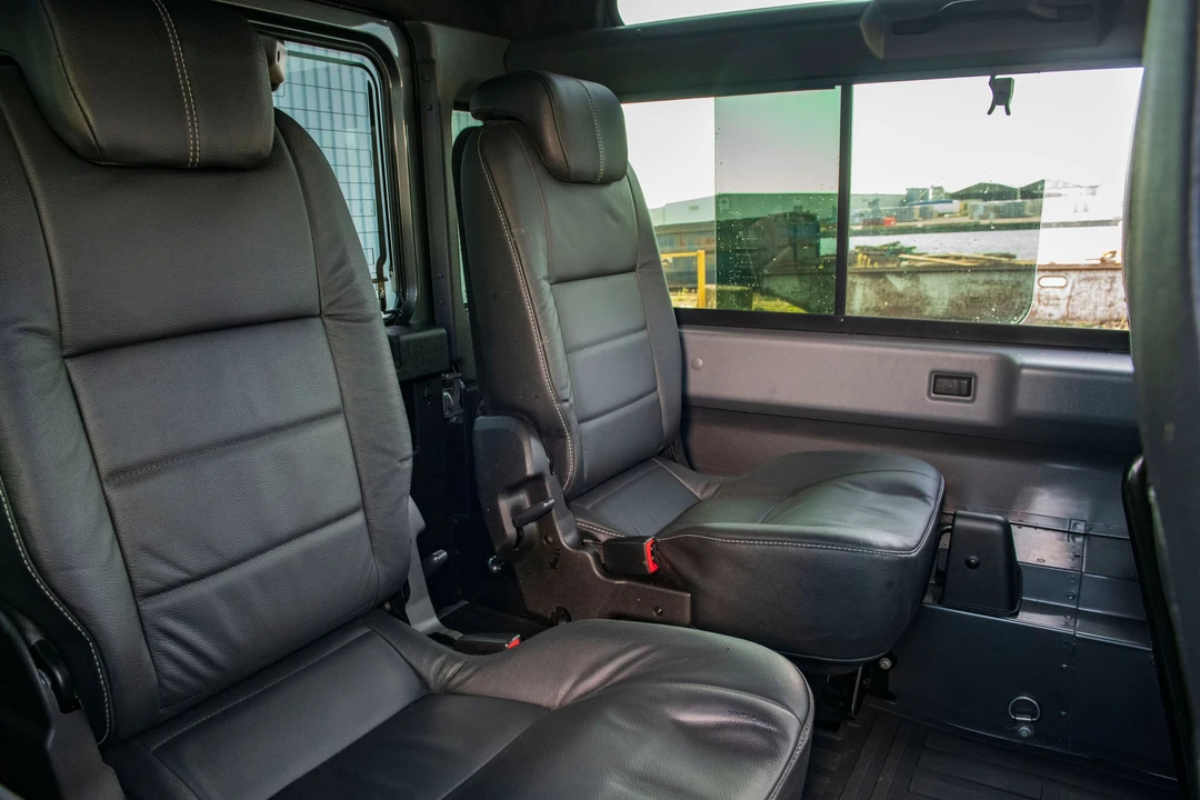 2015 Land Rover Defender 90 - Image 13 of 19