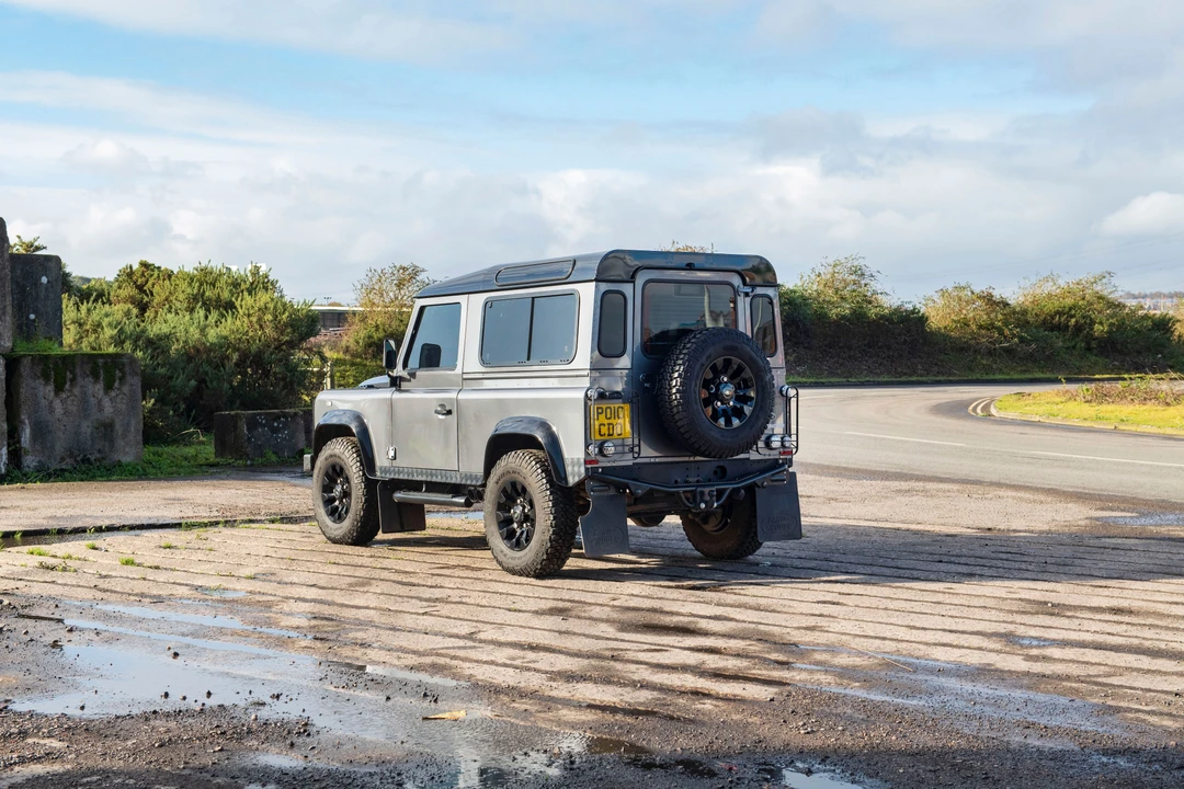 2015 Land Rover Defender 90 - Image 3 of 19