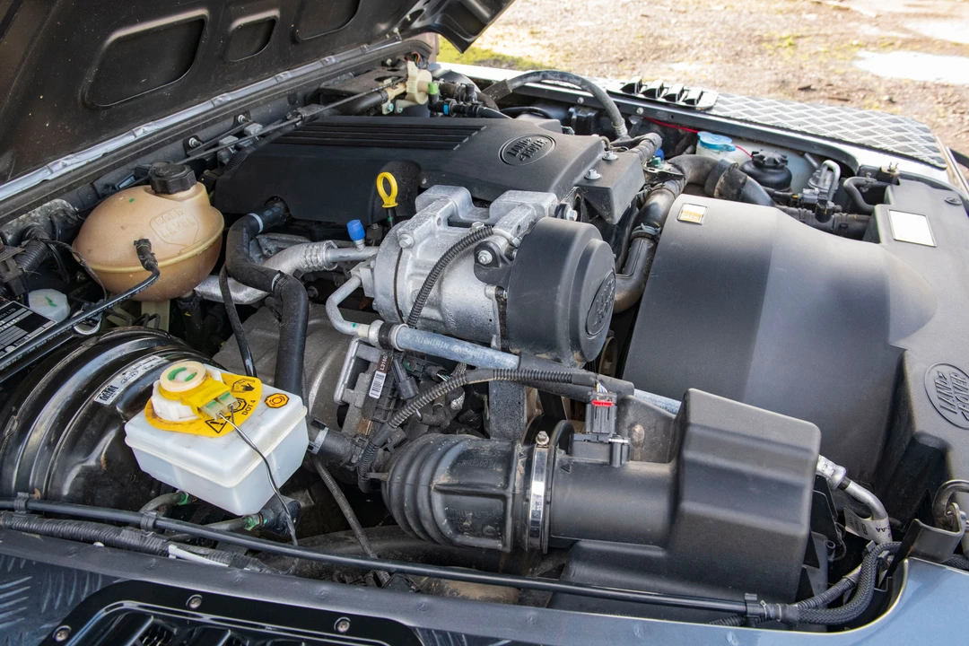2015 Land Rover Defender 90 - Image 11 of 19