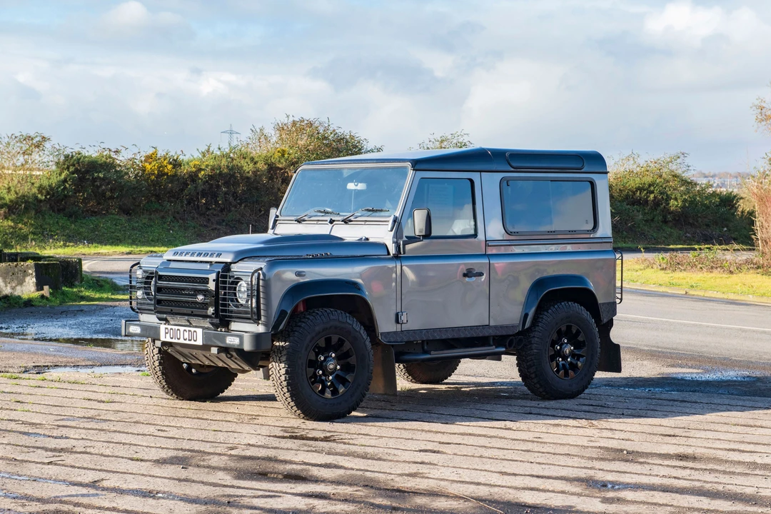 2015 Land Rover Defender 90 - Image 4 of 19