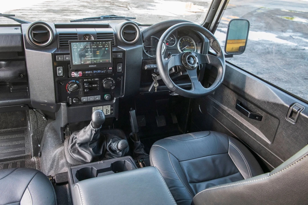 2015 Land Rover Defender 90 - Image 16 of 19