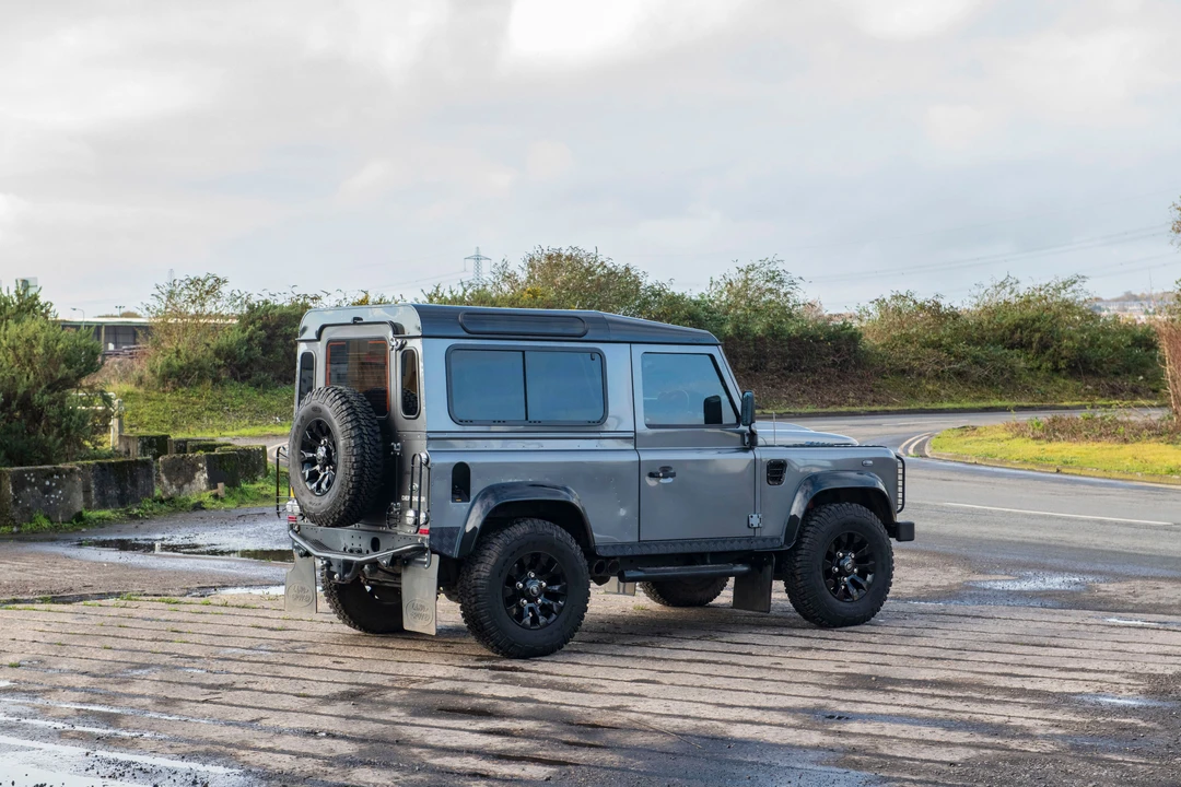 2015 Land Rover Defender 90 - Image 9 of 19