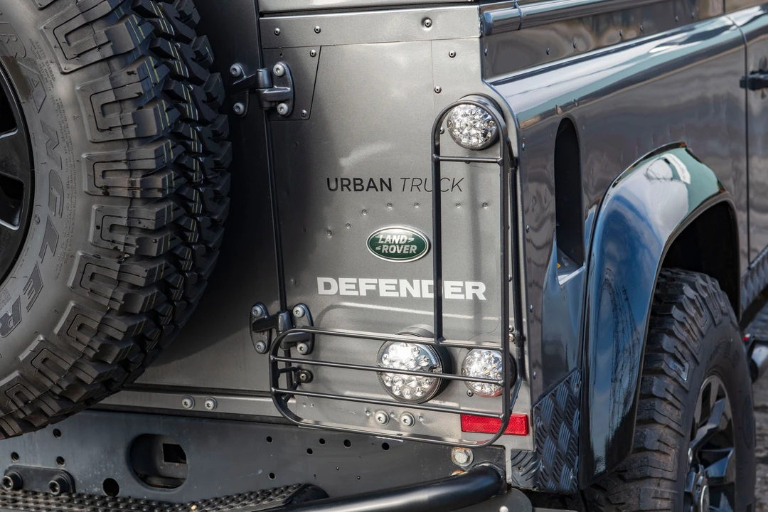 2015 Land Rover Defender 90 - Image 8 of 19