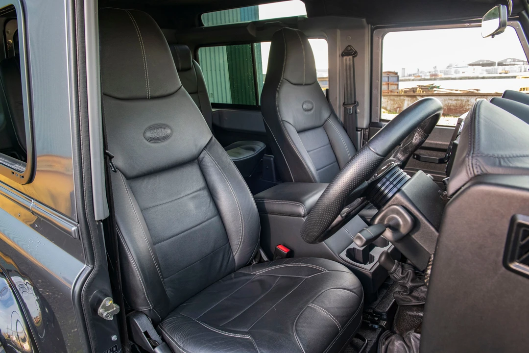 2015 Land Rover Defender 90 - Image 12 of 19