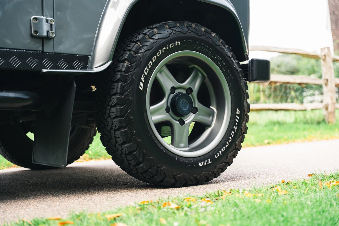 2015 Land Rover Defender 90 - Image 24 of 31