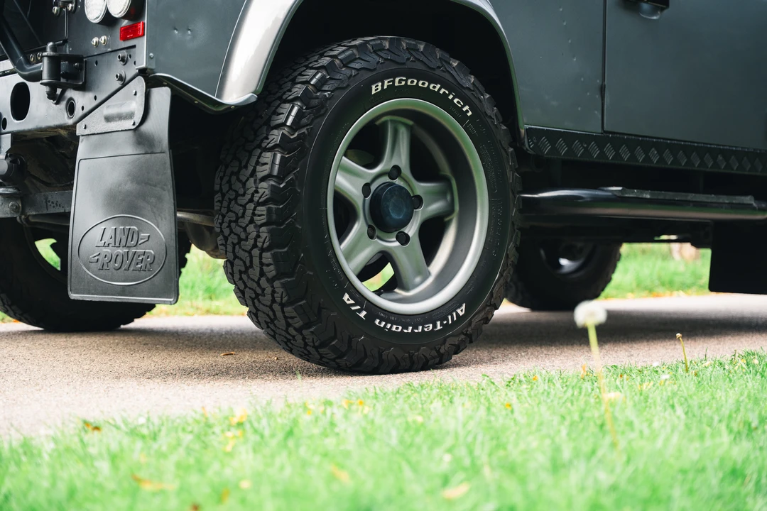 2015 Land Rover Defender 90 - Image 25 of 31