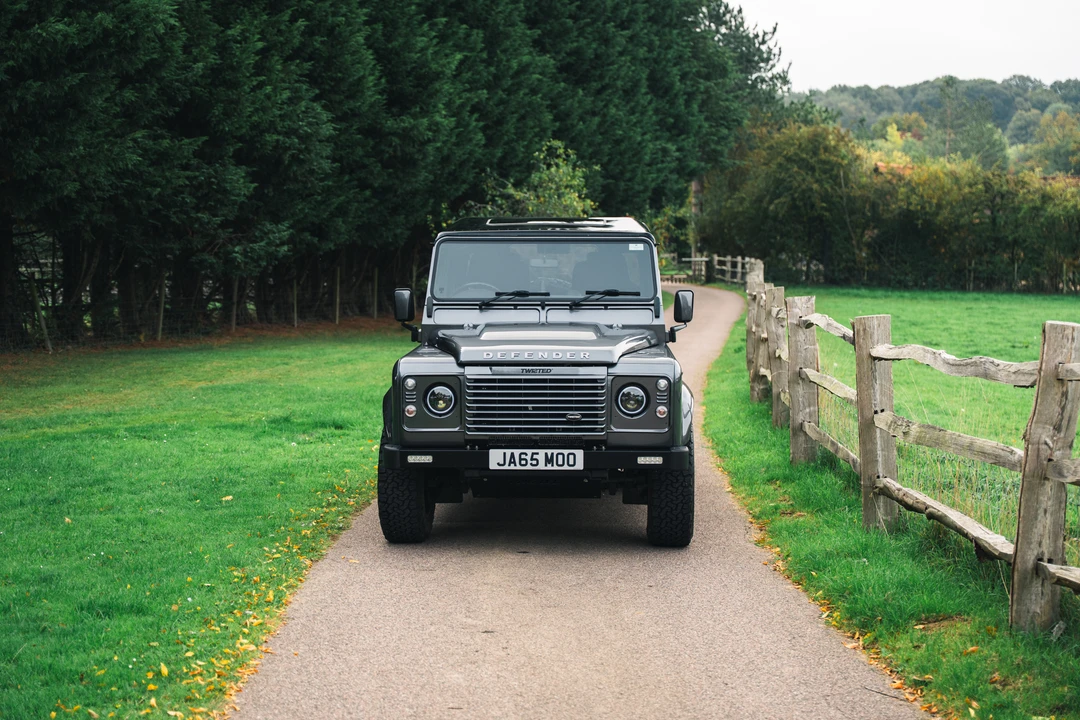 2015 Land Rover Defender 90 - Image 10 of 31