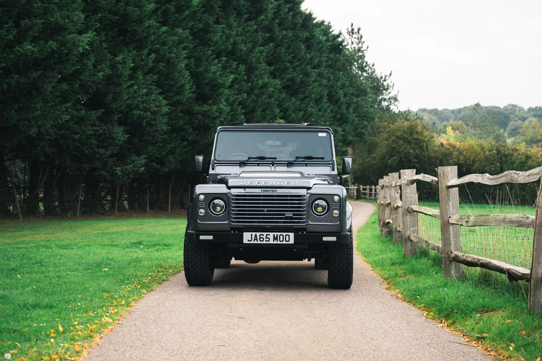 2015 Land Rover Defender 90 - Image 2 of 31