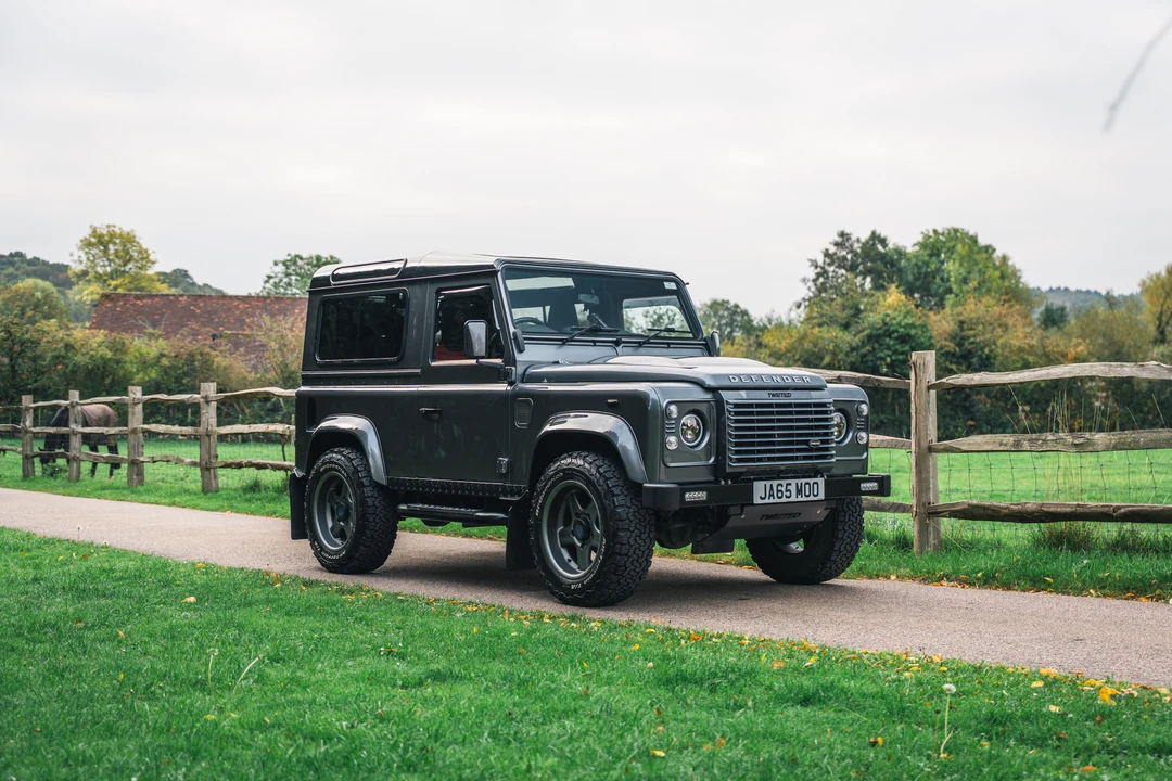 2015 Land Rover Defender 90 - Image 9 of 31