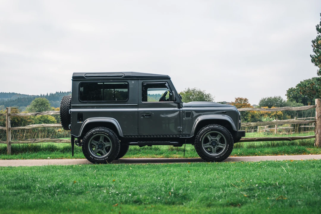 2015 Land Rover Defender 90 - Image 8 of 31