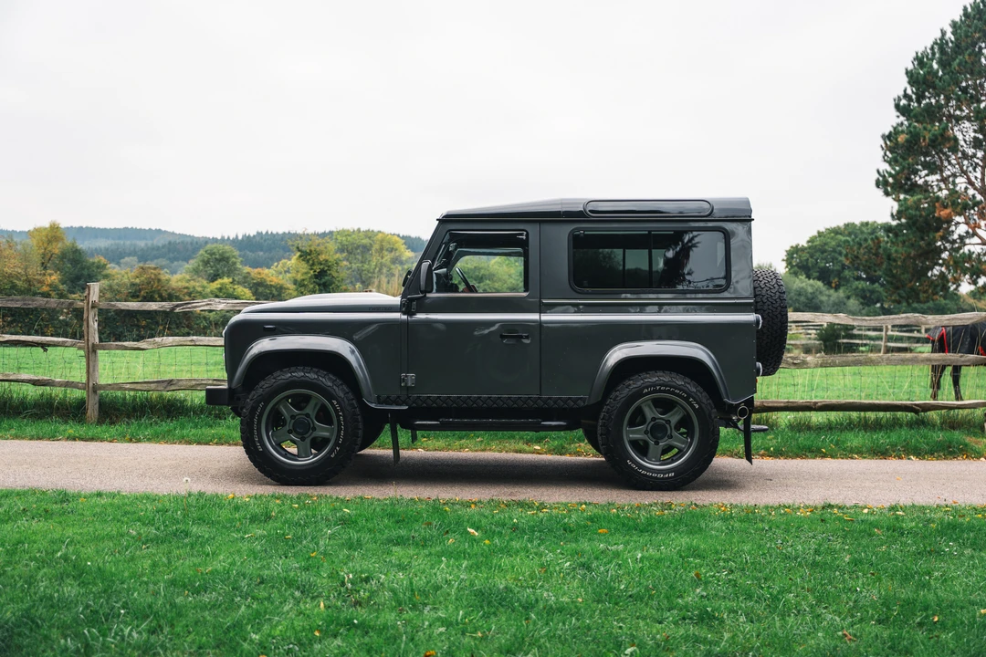 2015 Land Rover Defender 90 - Image 4 of 31
