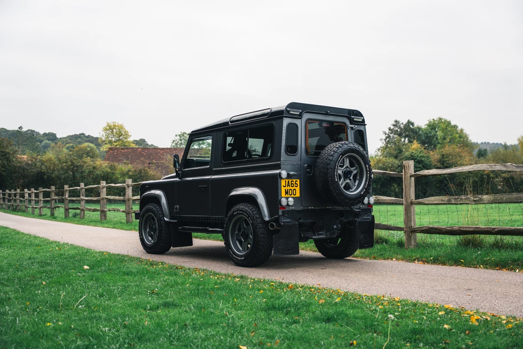 2015 Land Rover Defender 90 - Image 5 of 31