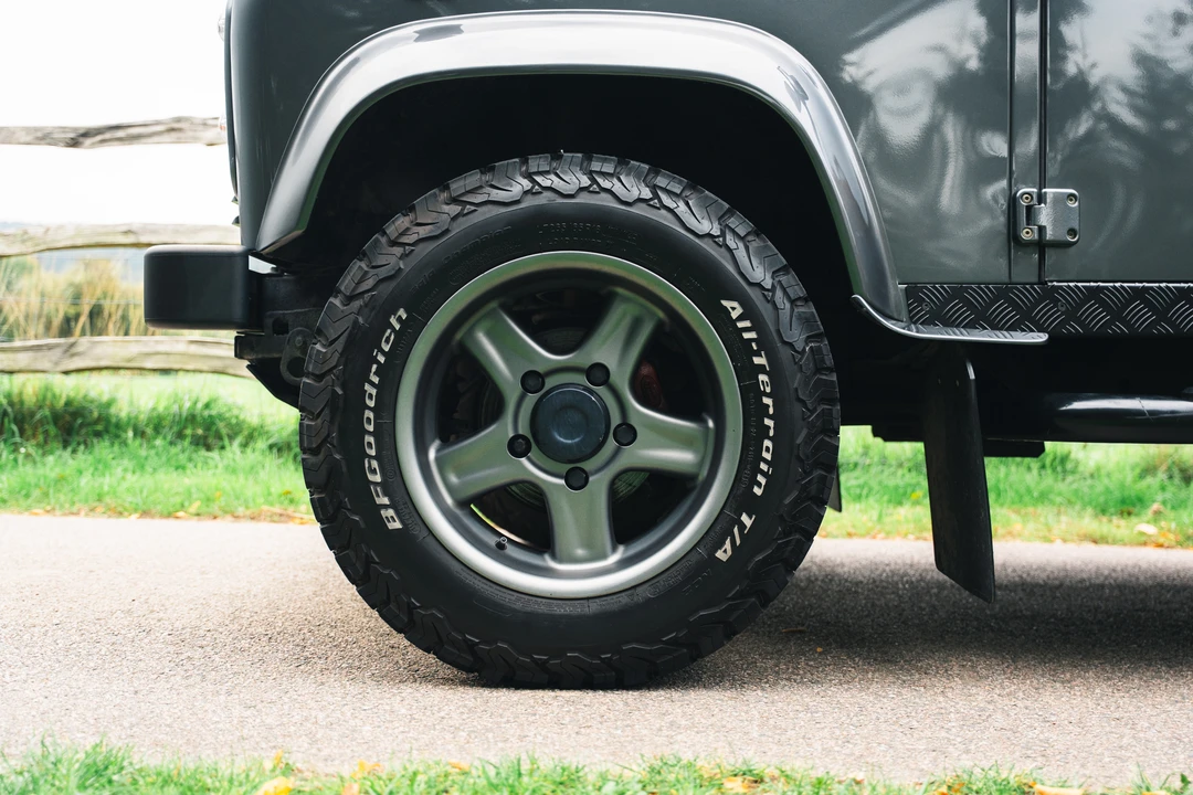 2015 Land Rover Defender 90 - Image 29 of 31