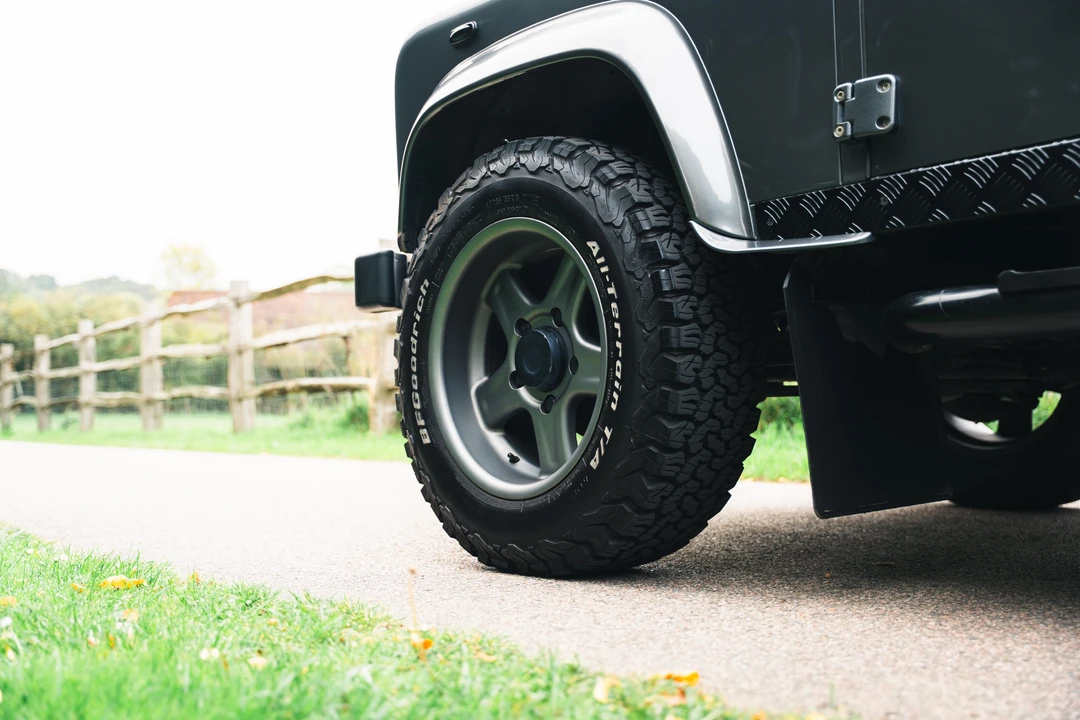 2015 Land Rover Defender 90 - Image 30 of 31