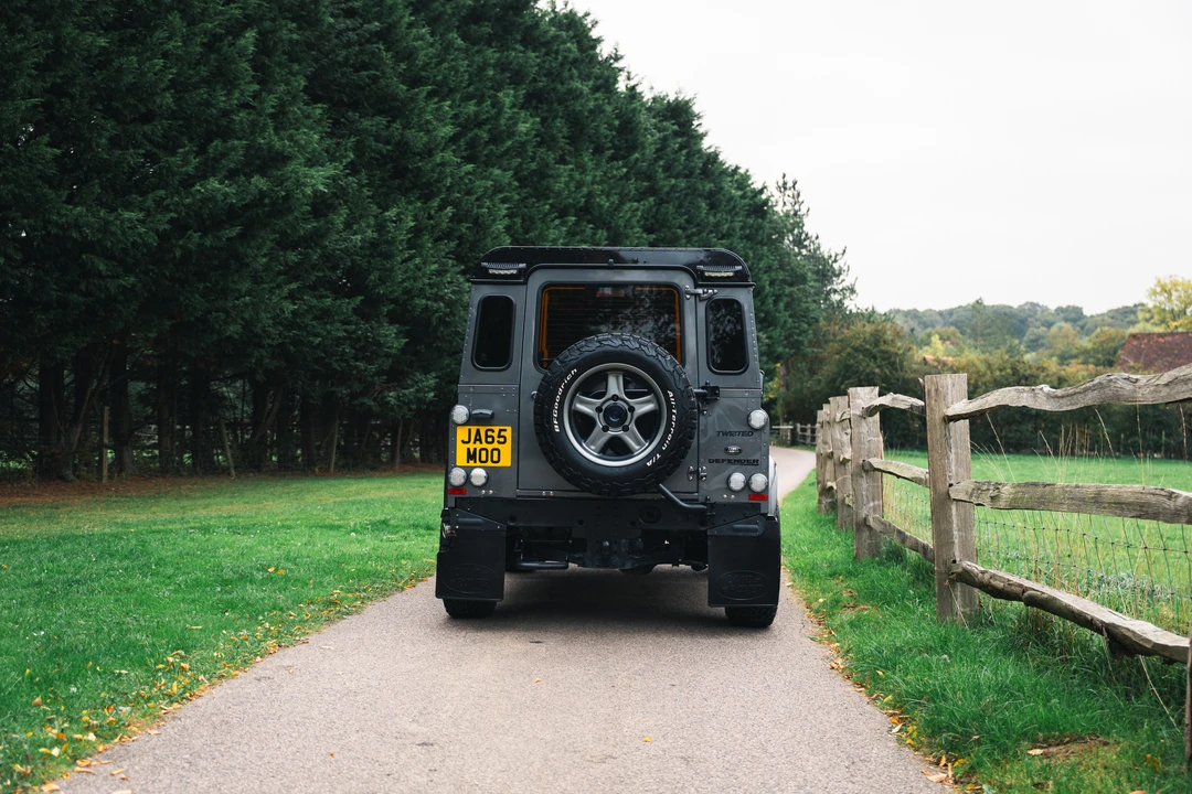 2015 Land Rover Defender 90 - Image 6 of 31