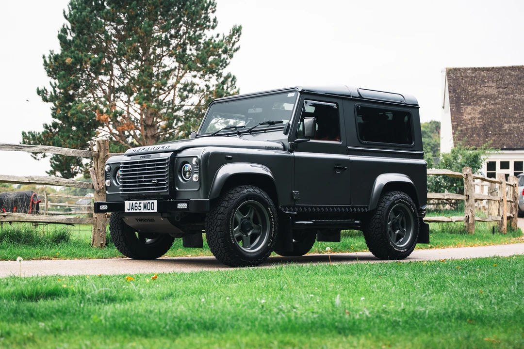 2015 Land Rover Defender 90 - Image 3 of 31