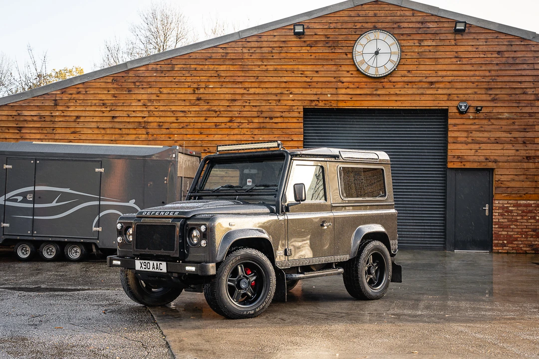 2015 Land Rover Defender 90 - Image 15 of 31