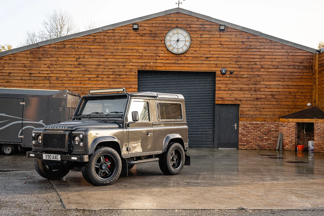 2015 Land Rover Defender 90 - Image 19 of 31