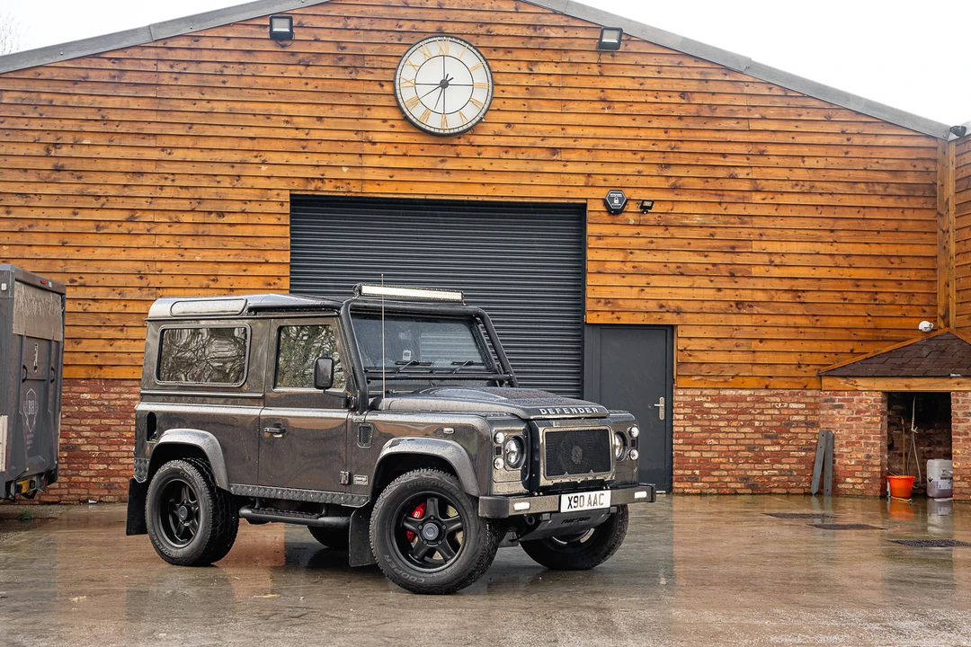 2015 Land Rover Defender 90 - Image 13 of 31