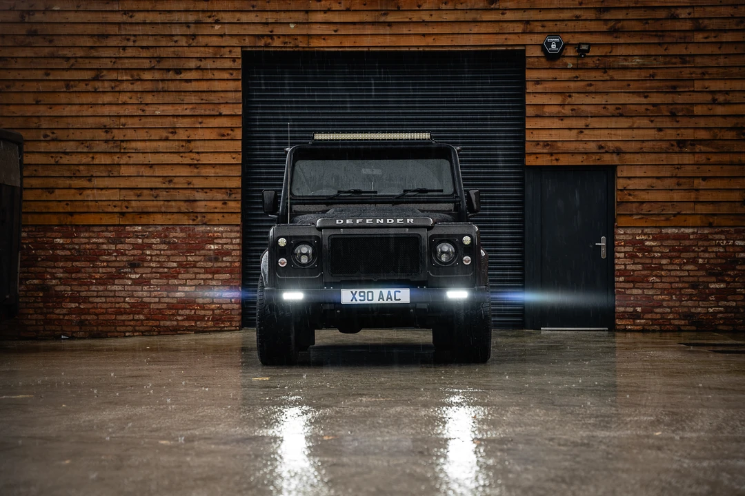 2015 Land Rover Defender 90 - Image 2 of 31