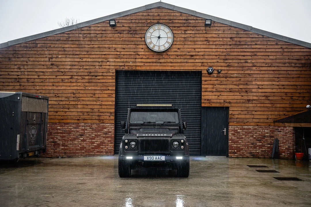2015 Land Rover Defender 90 - Image 14 of 31