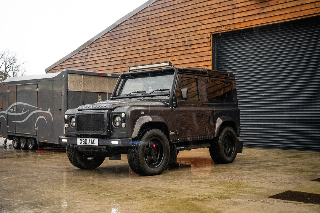 2015 Land Rover Defender 90 - Image 10 of 31
