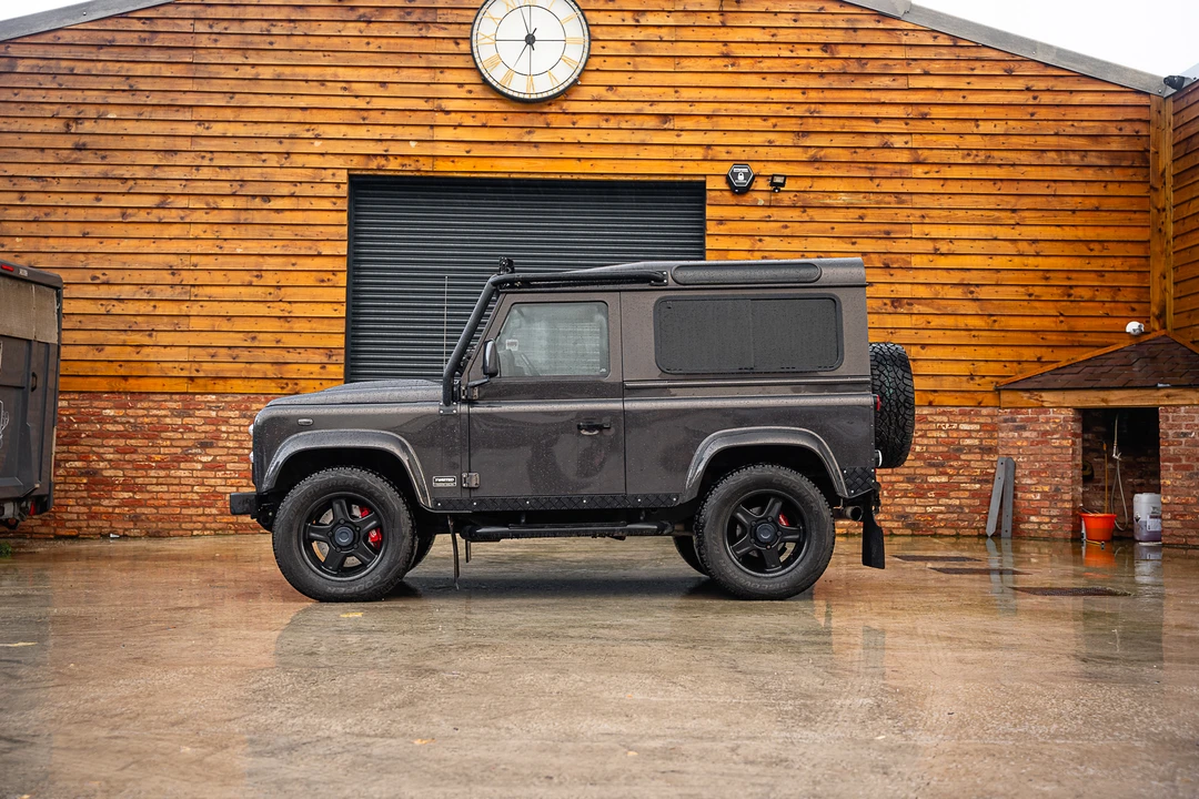 2015 Land Rover Defender 90 - Image 4 of 31