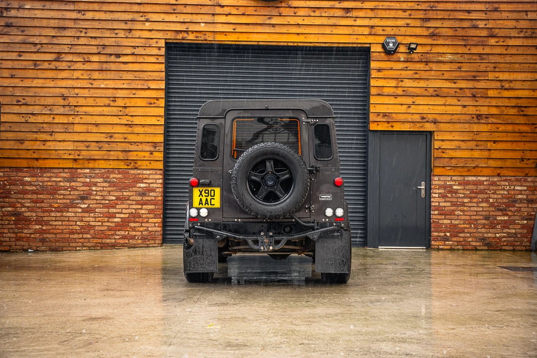 2015 Land Rover Defender 90 - Image 6 of 31