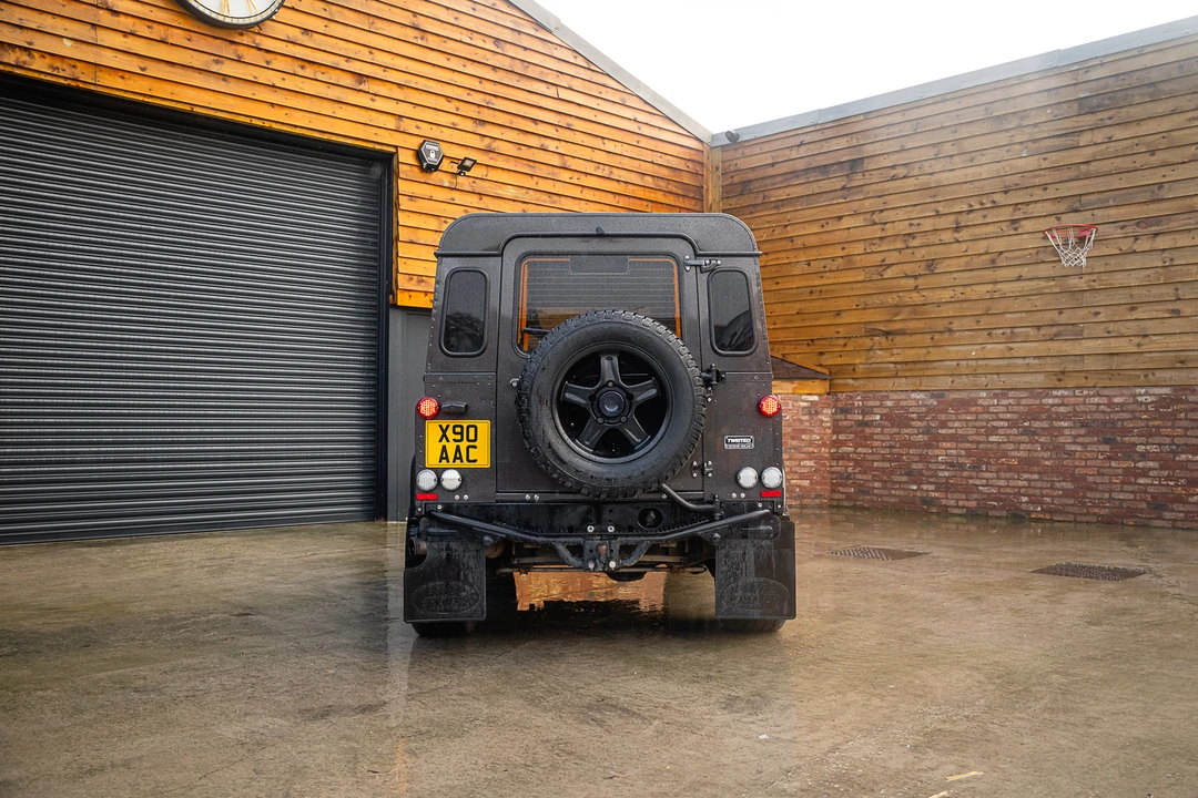 2015 Land Rover Defender 90 - Image 16 of 31