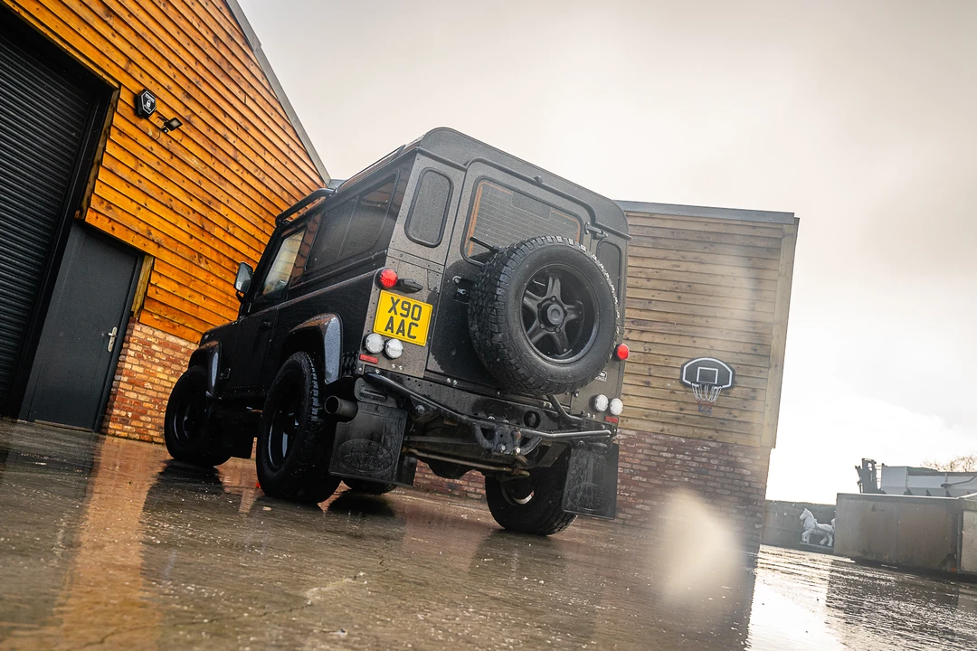 2015 Land Rover Defender 90 - Image 11 of 31