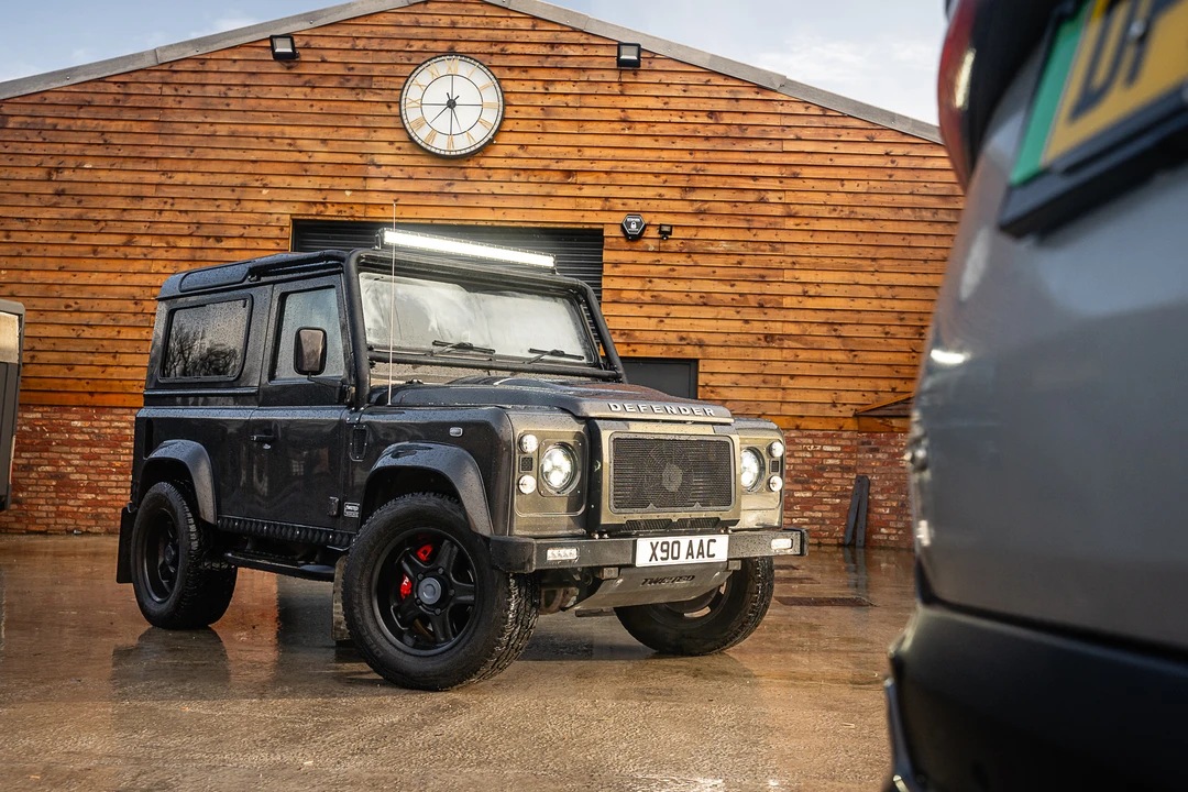 2015 Land Rover Defender 90 - Image 24 of 31