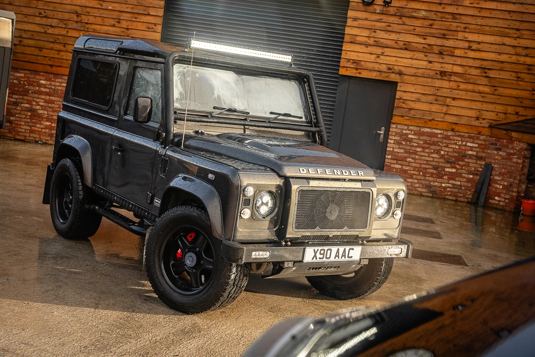 2015 Land Rover Defender 90 - Image 25 of 31