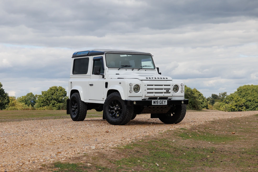 2015 Land Rover Defender 90 - Image 27 of 31
