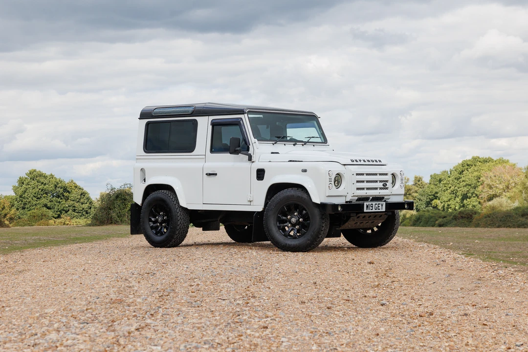 2015 Land Rover Defender 90 - Image 29 of 31