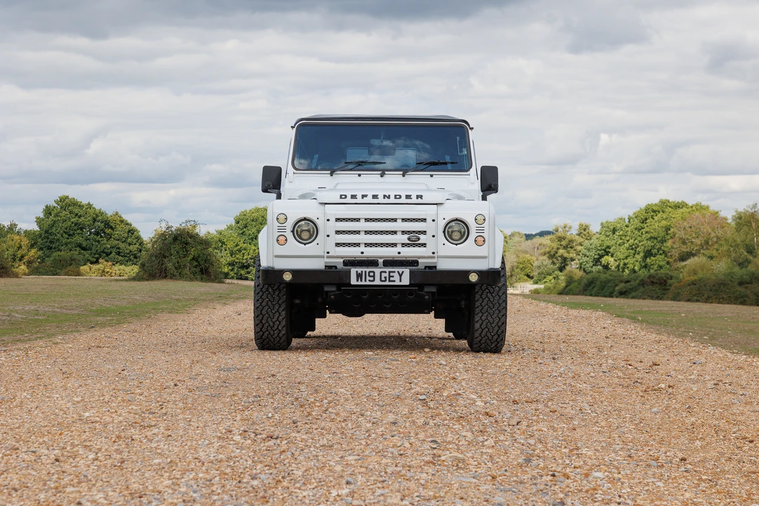 2015 Land Rover Defender 90 - Image 18 of 31