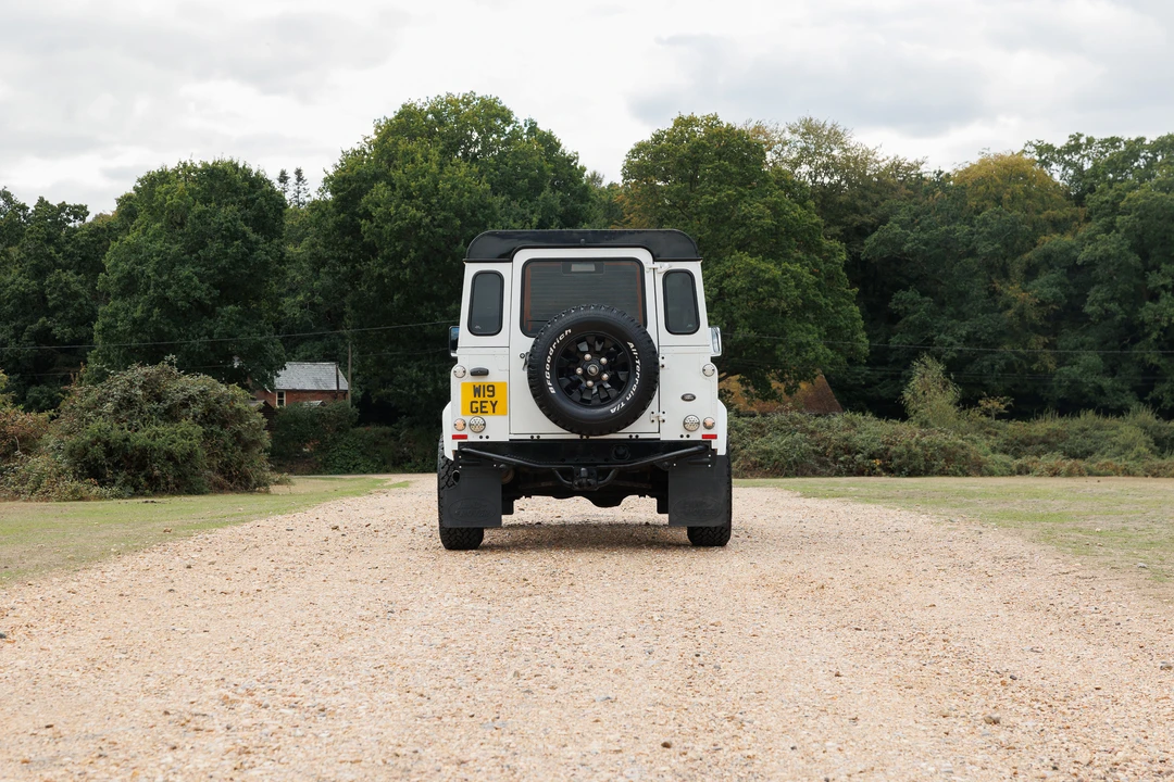 2015 Land Rover Defender 90 - Image 14 of 31