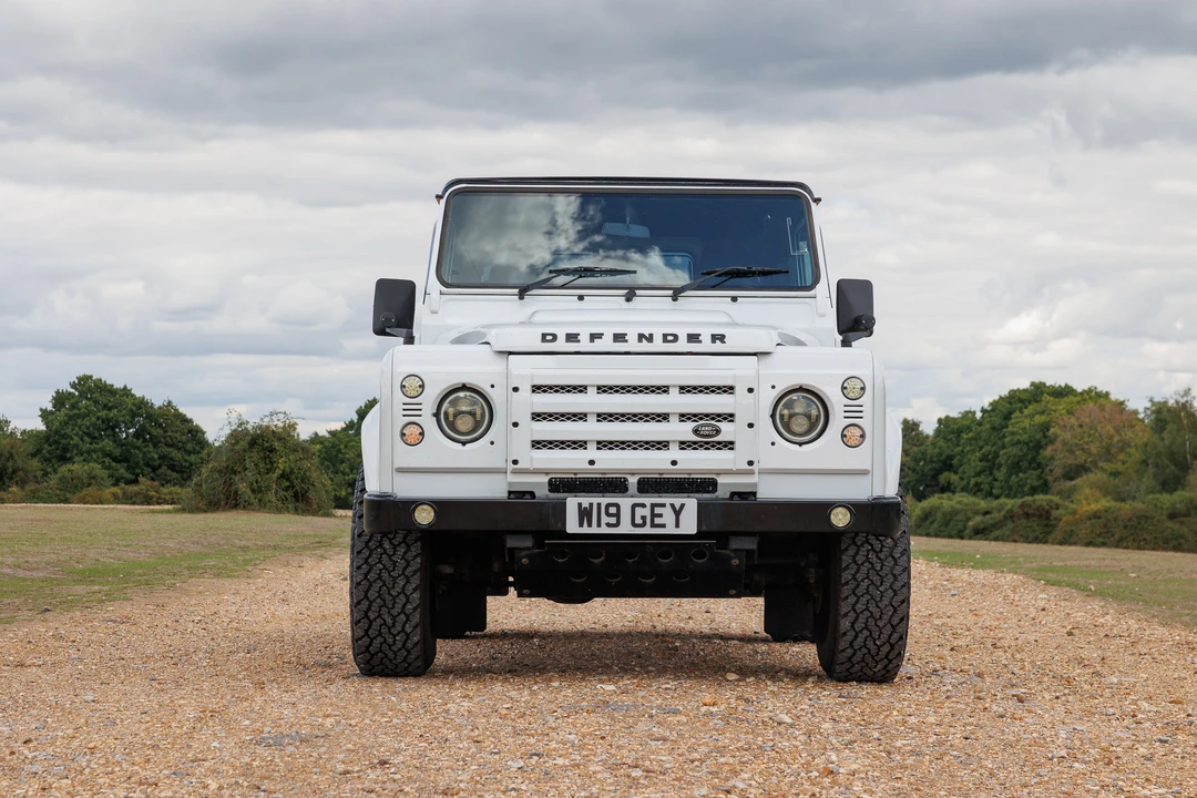 2015 Land Rover Defender 90 - Image 2 of 31