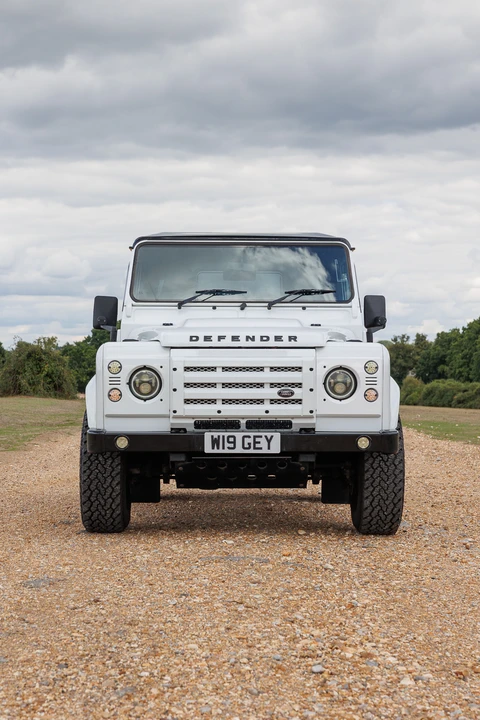 2015 Land Rover Defender 90 - Image 19 of 31
