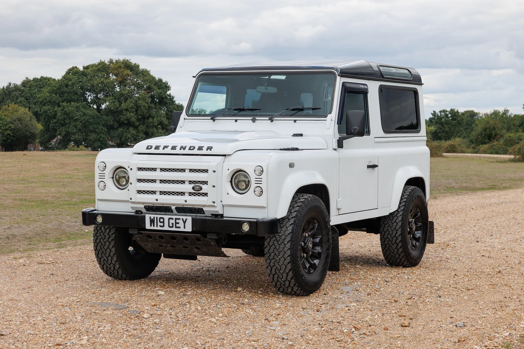 2015 Land Rover Defender 90 - Image 3 of 31