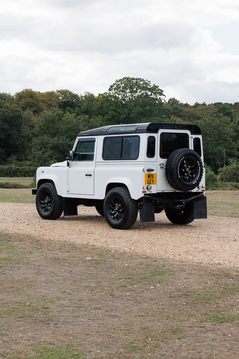 2015 Land Rover Defender 90 - Image 22 of 31