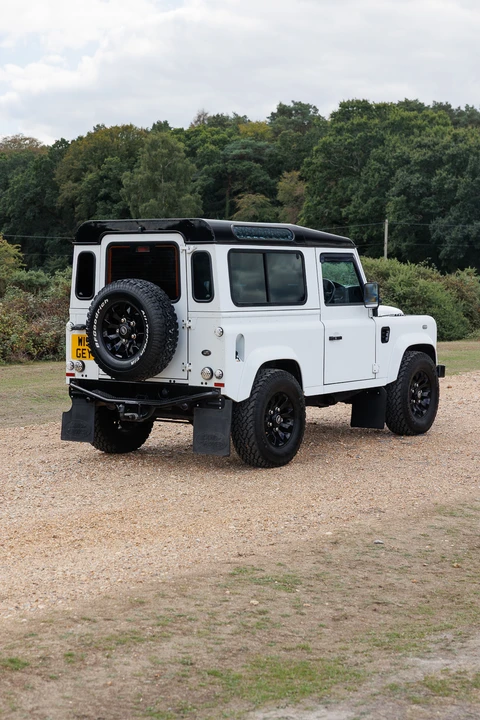2015 Land Rover Defender 90 - Image 24 of 31