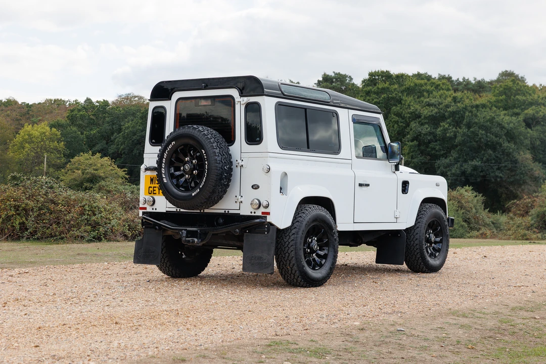 2015 Land Rover Defender 90 - Image 7 of 31