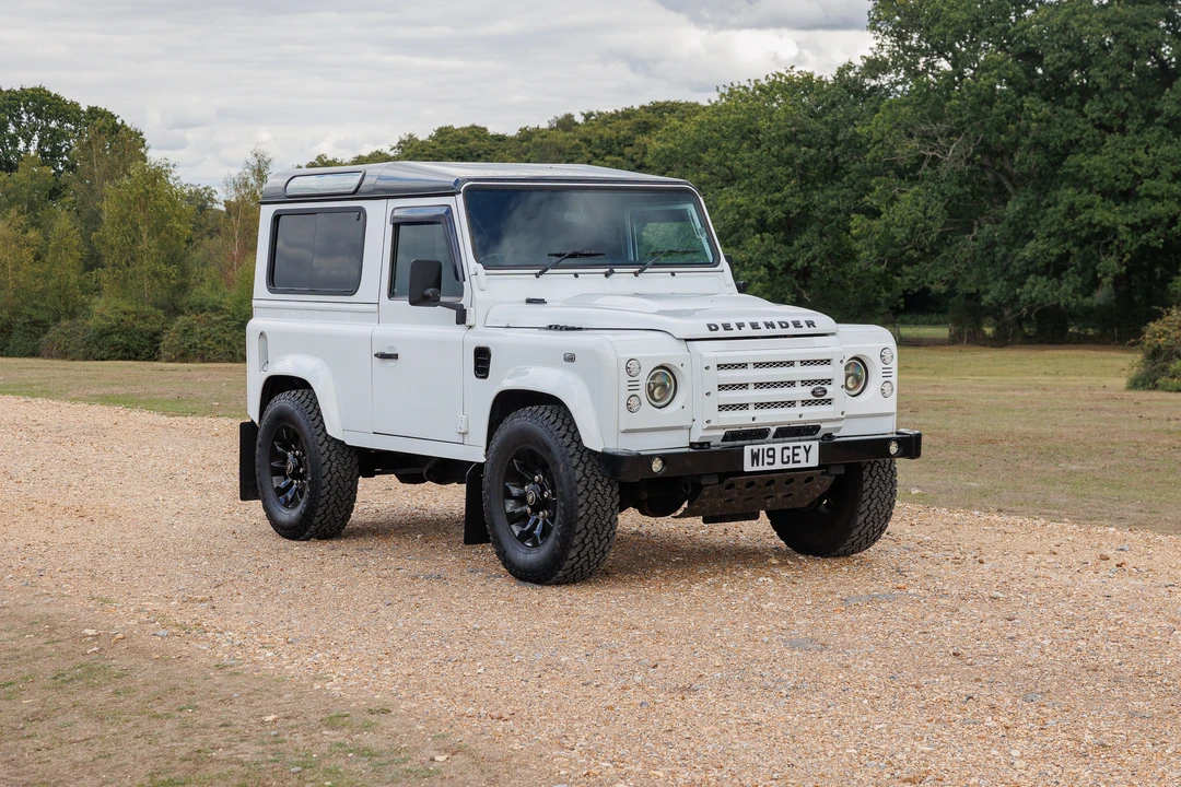 2015 Land Rover Defender 90 - Image 9 of 31